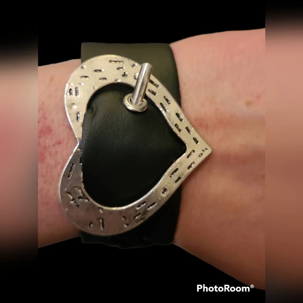 Bracelet heart buckle